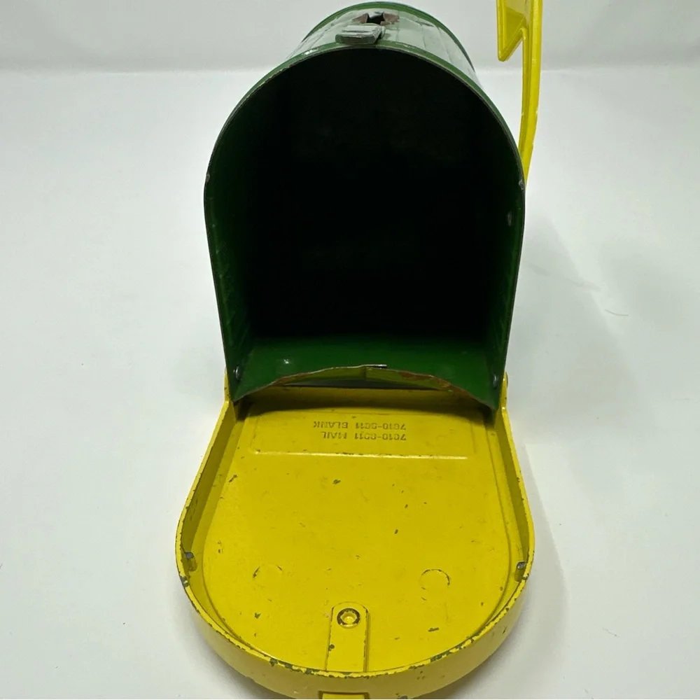 Vintage EUC John Deere green Mailbox Piggy Bank Farmhouse Tractor green yellow - Picture 7 of 11